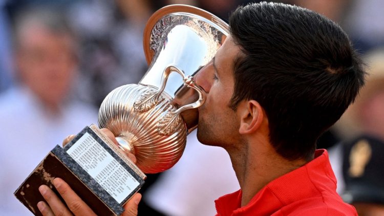 Djokovic ganó su primer torneo del año sobre el griego Tsitsipas