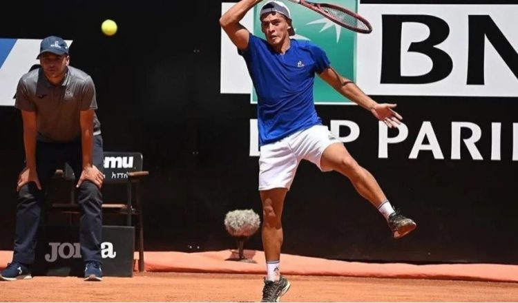 Sebastián Báez pasó el debut y espera por Zverev en segunda ronda