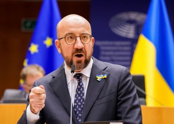 La UE suspende la compra de petróleo