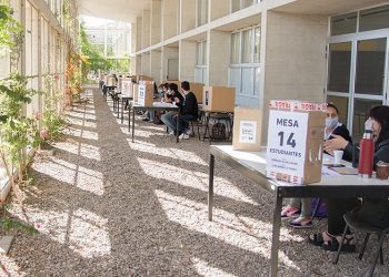 Egresados de la UNC recibirán tres sobres para el voto postal