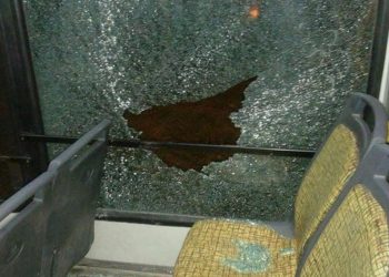 Una nena resultó herida tras un piedrazo a un colectivo en el puente Zipoli