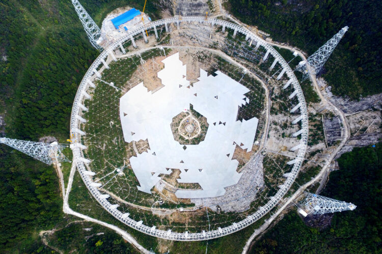 Radiotelescopio de 500 metros de diámetro.