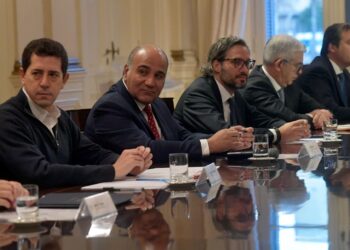 Sin Guzmán, Manzur encabezó una nueva reunión de Gabinete