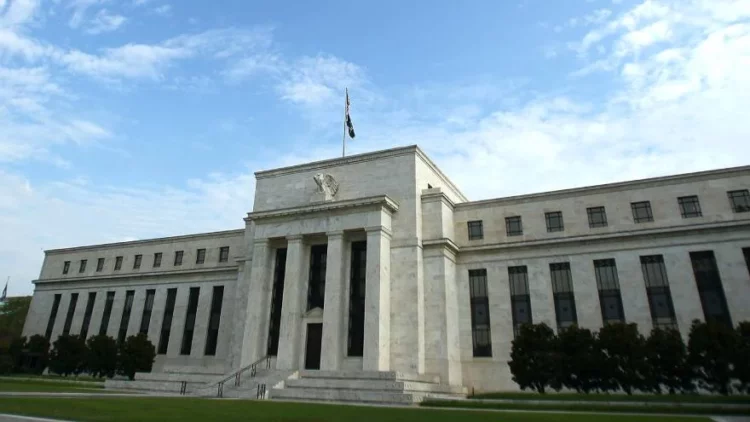 La Reserva Federal de Estados Unidos subió 0,75 puntos básicos la tasa de interés que regula el costo del dinero