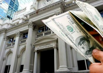 Se triplicaron los gastos en dólares en el exterior con la reactivación del turismo