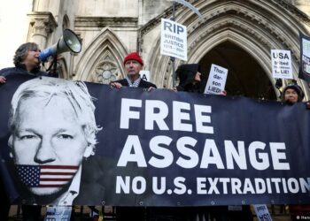 El Gobierno británico autorizó la extradición de Assange a Estados Unidos