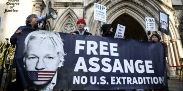 El Gobierno británico autorizó la extradición de Assange a Estados Unidos