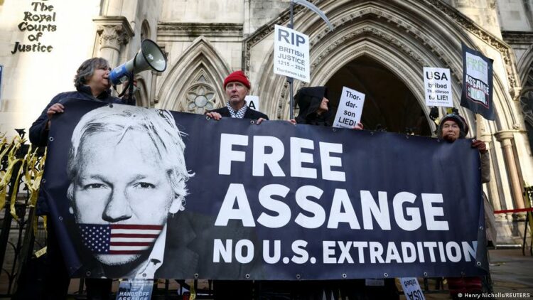 El Gobierno británico autorizó la extradición de Assange a Estados Unidos