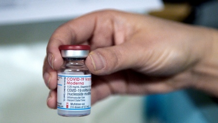 Arribaron casi dos millones de dosis de vacuna anticovid del laboratorio Moderna