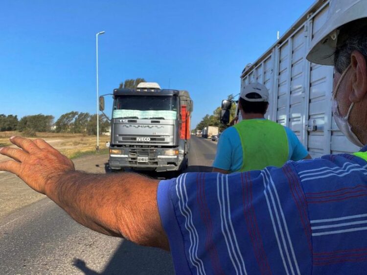 Ante la faltante de gasoil, transportistas realizan un paro a nivel nacional