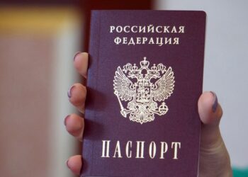 Los primeros pasaportes rusos son expedidos en regiones ocupadas