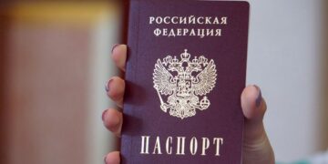 Los primeros pasaportes rusos son expedidos en regiones ocupadas