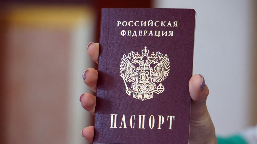 Los primeros pasaportes rusos son expedidos en regiones ocupadas