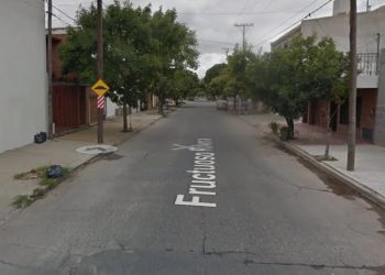 En plena luz del día, golpearon brutalmente a una anciana para robarle