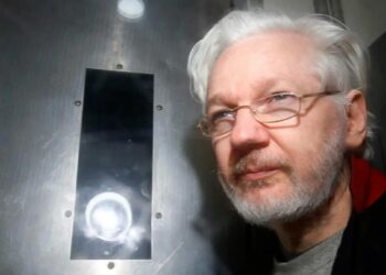 El Gobierno británico firmó la extradición de Assange a Estados Unidos