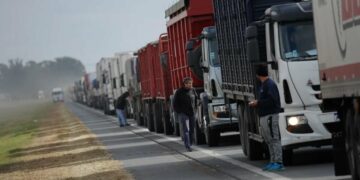 Continúan las protestas en las rutas por la escasez y los sobreprecios de gasoil