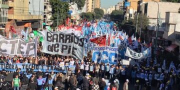 Movimientos sociales se movilizaron para reclamar la «creación de trabajo genuino y asistencia alimentaria a los barrios más pobres»