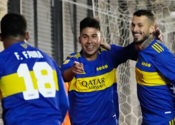 Boca venció a Barracas Central en Floresta y quedó como único puntero