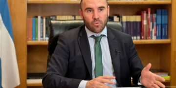 El Gobierno acudió al canje de bonos en pesos antes de reunirse con los bancos