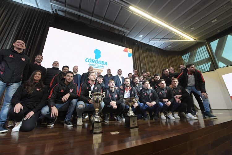 Luego de salir campeón, Schiaretti recibió al plantel de Instituto