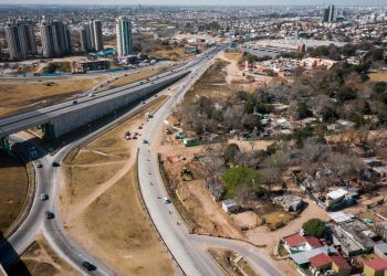 Desvío de tránsito en Circunvalación y Rancagua para montar vigas en el nuevo puente
