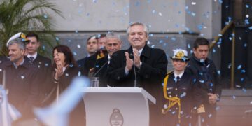 En el acto por el Día de la Bandera Fernández expreso: «La Argentina no es ese país sin destino que algunos quieren plantearnos»
