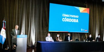 La Provincia firmó contratos comerciales para proveer de internet a 63 localidades del interior