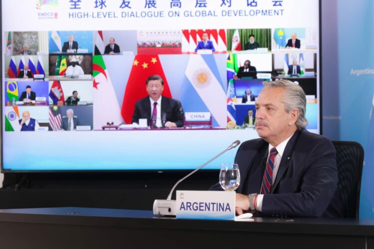 Fernández pidió la incorporación plena de la Argentina como miembro de los Brics
