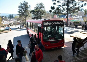 Se vienen aumentos en el transporte interurbano, el agua y los peajes