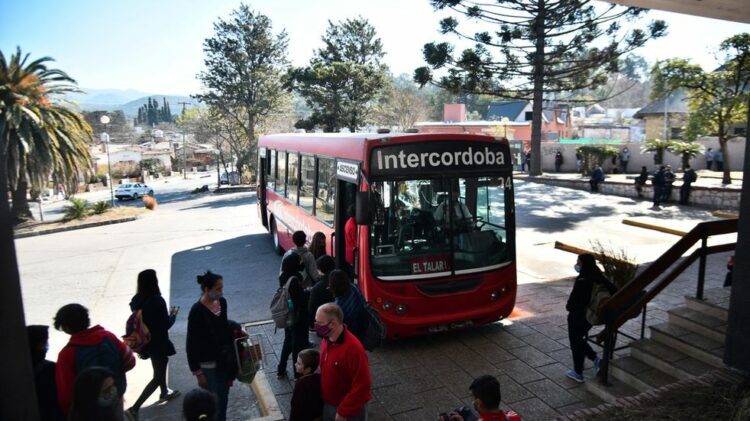 Se vienen aumentos en el transporte interurbano, el agua y los peajes