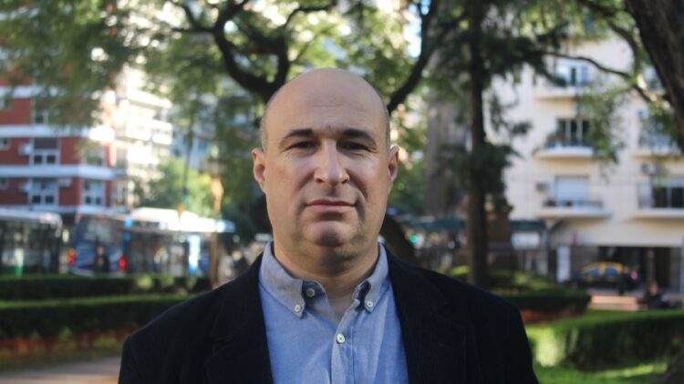 Ya se puede leer "Soplar sobre cenizas"