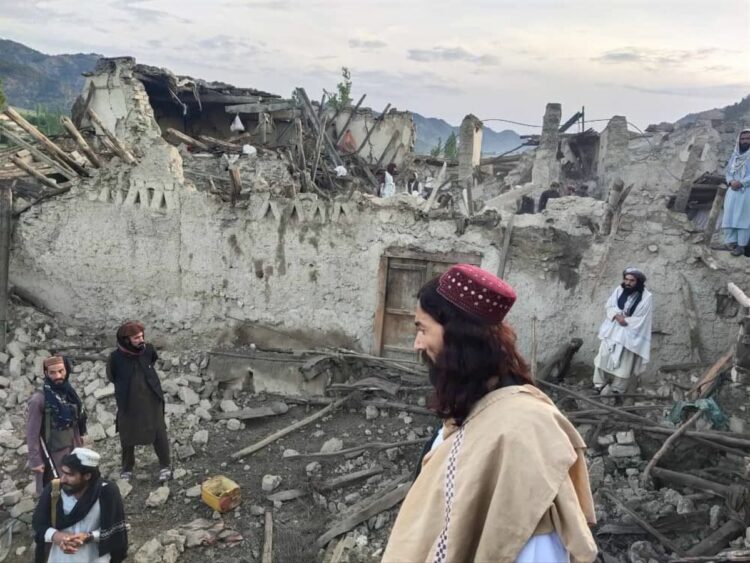 Un terremoto al sudeste de Afganistán deja como saldo más de 900 muertos