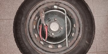 Se robó un neumático de auxilio en su silla de ruedas y lo atraparon