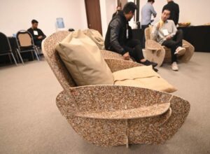 Para evitar generar desechos, se utilizan elementos hechos con materiales reciclados
