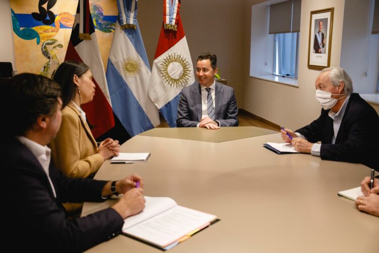 Calvo reclamó por el corredor bioceánico que una la provincia con el Pacífico