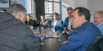 La Municipalidad busca modificar el horario de atención en los bancos para descomprimir el transporte público