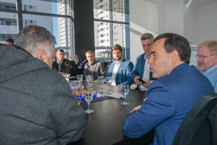 La Municipalidad busca modificar el horario de atención en los bancos para descomprimir el transporte público