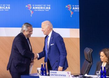 Sin nombrarlo, Fernández pidió la salida de Almagro de la OEA