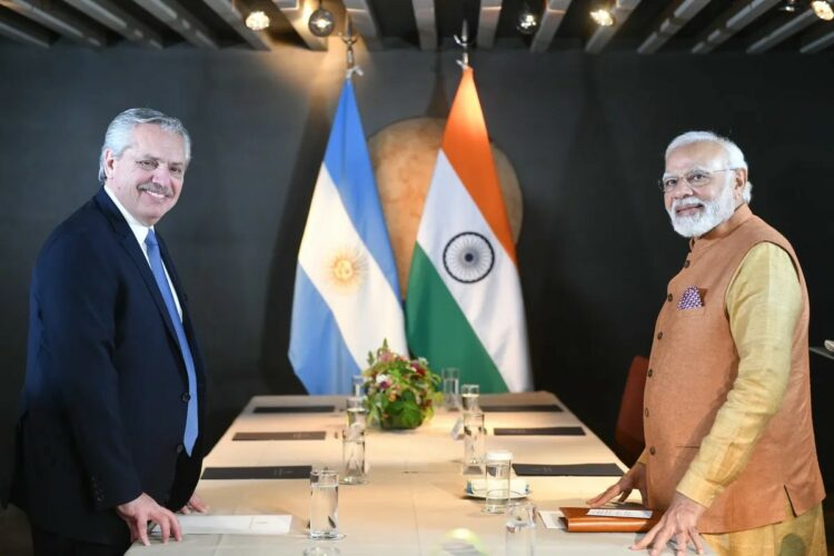 Recién llegado a Munich, el presidente argentino se reunió con el primer ministro indio, Narendra Modi.