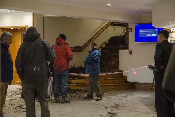 Un alud que ingresó a un hotel dejó como saldo un muerto y tres heridos