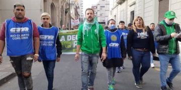 Advierten que seis de cada 10 estatales están precarizados