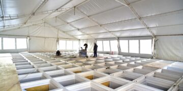 Se desmontó la totalidad del techo de vidrio de 320 metros cuadrados de Plaza España