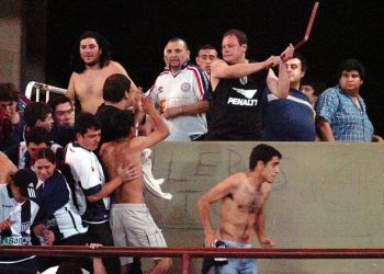 Argentina y Qatar firmaron un convenio para prohibir el ingreso de barrabravas en el mundial