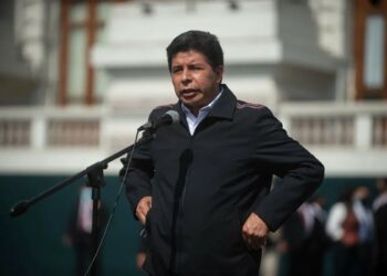 Castillo se quedó sin partido y al borde de la caída