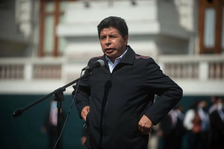 Castillo se quedó sin partido y al borde de la caída