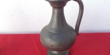 Descubrió que su marido la engañaba y tomó una drástica decisión con las cenizas de su suegra