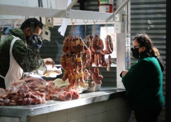 Los alimentos básicos para un adulto ya son un 40% más caros en lo que va del año