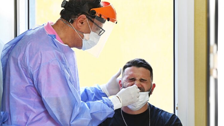 Bajaron un 20% los casos de coronavirus en el país