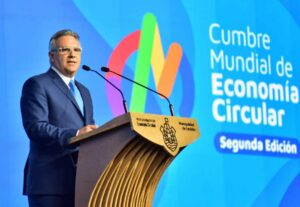 Llaryora pidió crear un nuevo paradigma en defensa del planeta Llaryora pidió crear un nuevo paradigma en defensa del planeta