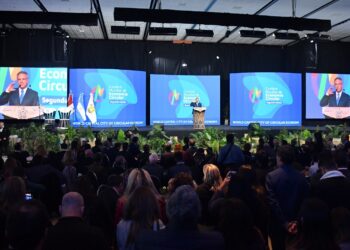 Llaryora pidió crear un nuevo paradigma en defensa del planeta